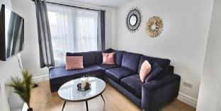 10% OFF|Weekly Rate|Relocation|Parking|WiFi|3BDR Vacation rental in Bedford