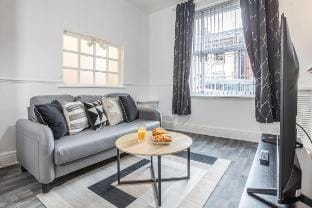 Modern 3BD House Manchester - Free Parking &… Vacation rental in Salford