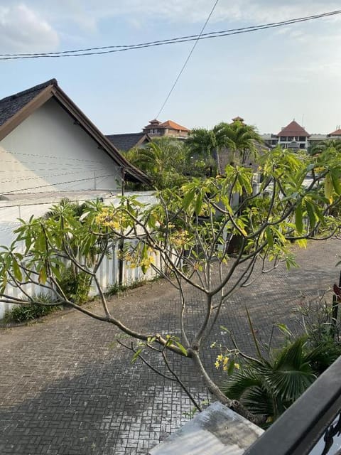 Karna Guest House Bed and Breakfast in Kuta