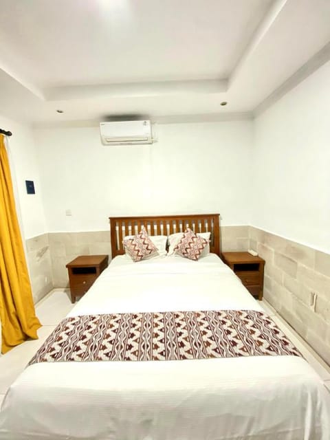 Karna Guest House Bed and Breakfast in Kuta