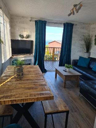 42 pine lodge & sea views Vacation rental in Wales