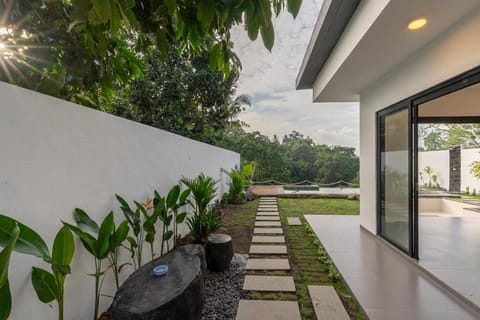 Casa de River Private Pool with River Jungle View Hotel in Kediri
