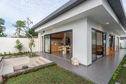 Casa de River Private Pool with River Jungle View Hotel in Kediri