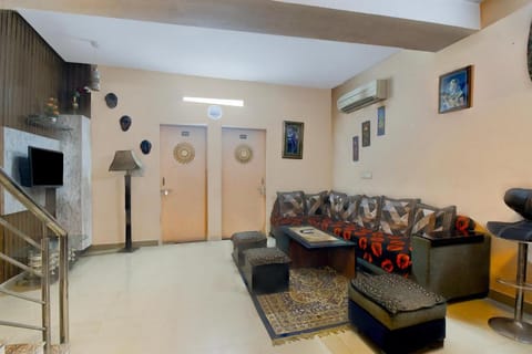 Hotel O IC Guest House Bhankrota Bus Stop Hotel in Jaipur