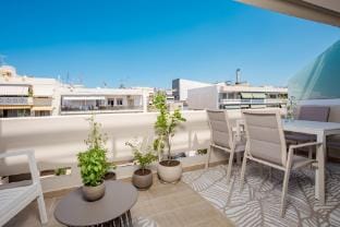 Kira | Elegant City Nest Apartment in Chania