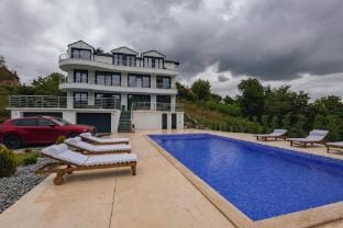 Green panorama Vrdnik Apartment in Vojvodina