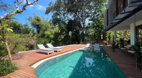 Leafy Riverbank Hostel in Kediri