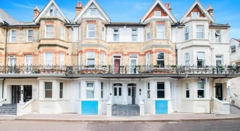 OYO The Lodge Bournemouth Hotel in Bassetlaw District