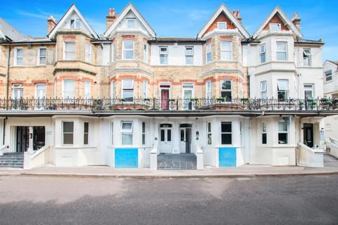 OYO The Lodge Bournemouth Hotel in Bassetlaw District