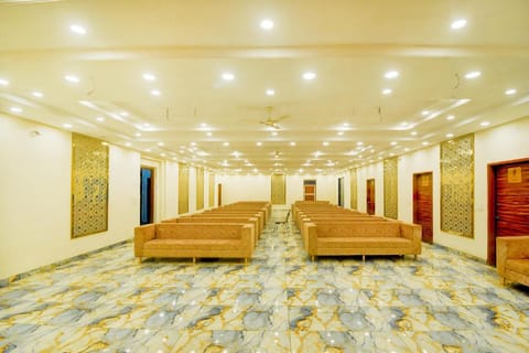 Hotel O by OYO The Suresh Mahal Resort Hotel in Jaipur