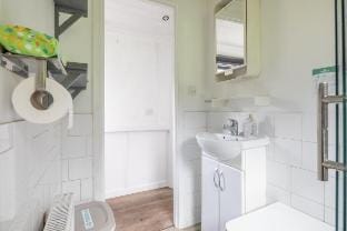 Central Cambridge Widebeam Houseboat Vacation rental in Cambridge