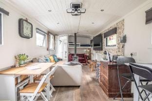 Central Cambridge Widebeam Houseboat Vacation rental in Cambridge