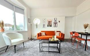 Charming 3-Bed Oasis-free parking Vacation rental in Glasgow