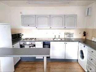 Lovely 2 bed with free parking Vacation rental in Inverness