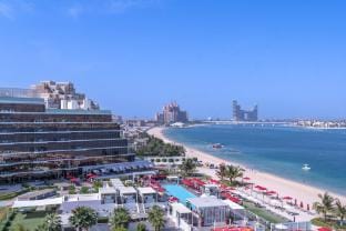Relaxing 3BR in Palm Jumeirah with Beach Views Apartment in Dubai