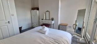 Restful Harbourside Apartment with Garden Apartment in Bristol