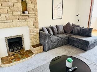 Classy 4BR | Wollaton Park | QMC | Wi-Fi-Parking Vacation rental in Nottingham