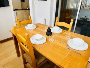 Classy 4BR | Wollaton Park | QMC | Wi-Fi-Parking Vacation rental in Nottingham