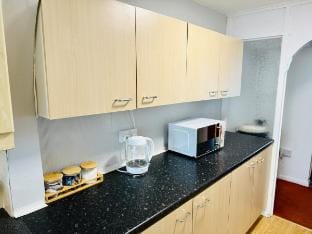 Classy 4BR | Wollaton Park | QMC | Wi-Fi-Parking Vacation rental in Nottingham