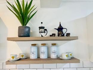 Modern 8-sleeper Guesthouse in trendy Observatory. Vacation rental in Cape Town