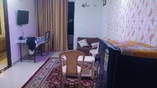 Private 1BHK Stay Pool+Gym+Balcony+Gated in Jaipur Vacation rental in Jaipur