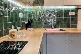 Central old Town house with jacuzzi and yard,4ppl Vacation rental in Chania