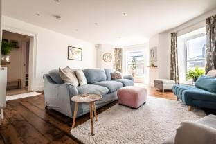 Beachfront flat -bright, spacious & private garden Apartment in Exmouth
