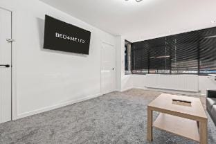 Luxury 4 Bedroom House with Free Parking Vacation rental in Metropolitan Borough of Solihull