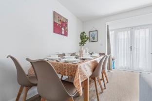 #53 Stylish 4bed 2.5 bath home free parking Vacation rental in Metropolitan Borough of Solihull