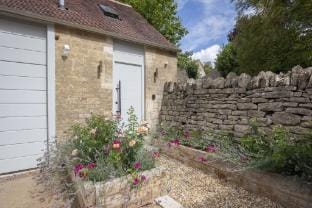 Luxury 1-Bed Annex on Rodborough Common Vacation rental in Stroud