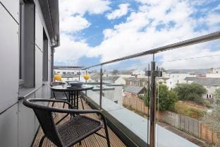 5 bed - Quiet Twin Homes: 5 Beds, 3 Baths & Parking For 3 Vacation rental in Cheltenham