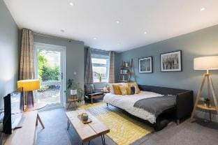 5 bed - Quiet Twin Homes: 5 Beds, 3 Baths & Parking For 3 Vacation rental in Cheltenham