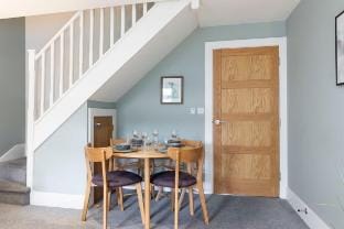 5 bed - Quiet Twin Homes: 5 Beds, 3 Baths & Parking For 3 Vacation rental in Cheltenham