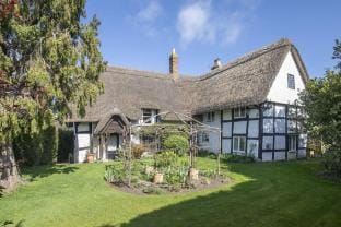 Beautiful 4 Bedroom Cotswold Thatched Cottage Vacation rental in Cotswold District