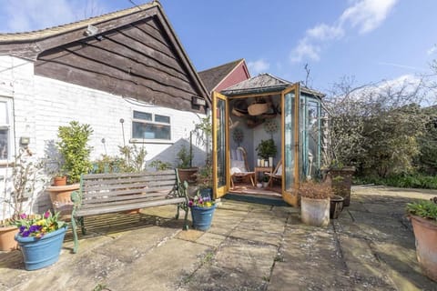 Beautiful 4 Bedroom Cotswold Thatched Cottage Vacation rental in Cotswold District