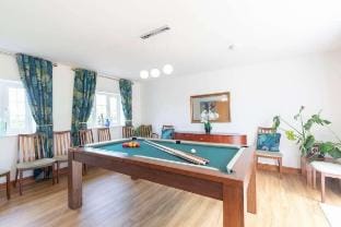 Beautiful Danford House & Lodge with Hot Tub Vacation rental in Cotswold District