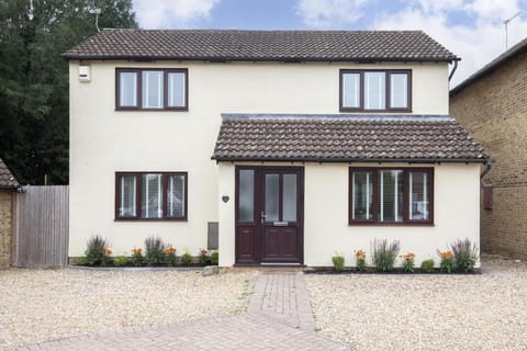 Stunning Five Bed Detached Home with Hot Tub Vacation rental in Cheltenham