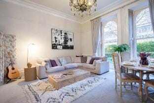 Beautiful Two Bedroom Regency Apartment Apartment in Cheltenham