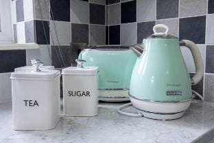 Central 1 Bedroom Apartment with Parking Apartment in Cheltenham