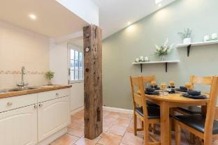 Charming 3-Bed Cottage in Central Stroud Vacation rental in Stroud