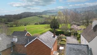 Tranquil Home on Leckhampton Hill with EV Charger Vacation rental in Cheltenham