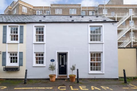 Cosy Peaceful Self Contained Home in Montpellier Vacation rental in Cheltenham