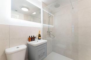 Cosy Peaceful Self Contained Home in Montpellier Vacation rental in Cheltenham