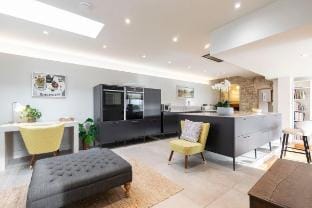 Cotswold Hillside Retreat with Stunning Views Vacation rental in Nailsworth