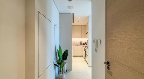 SettlerHomes - Address Tower - Beach Access Hotel in Dubai