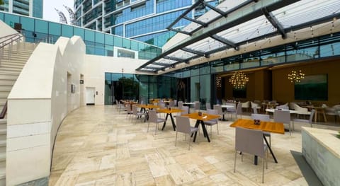 SettlerHomes - Address Tower - Beach Access Hotel in Dubai