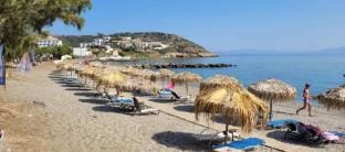 Beachfront Ela Luxury Stay with Jacuzzi   Views Apartment in Islands