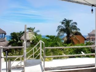 Casa Daikiri Hostel Zicatela Beach Bed and Breakfast in Brisas de Zicatela