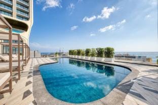 Official Mercury Suites | With Rooftop Pool Access Apartment in Saint Julians