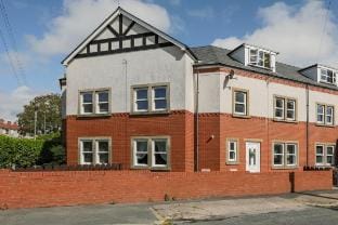 Spacious Luxurious Serviced Accommodation 6 Vacation rental in Barrow-in-Furness